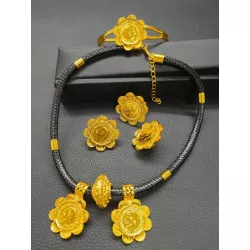 1 pieza Collar + 1 par Pendientes + 1 pieza Pulsera + 1 pieza Anillo estilo europeo circular colgante Set joya con retrato diseñ