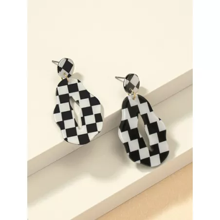 Pendientes largos geométricos con patrón de cuadros