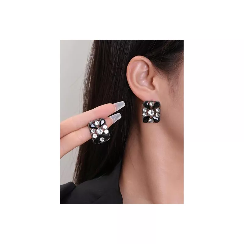 Pendientes de tachuela con diseño de diamante de imitación