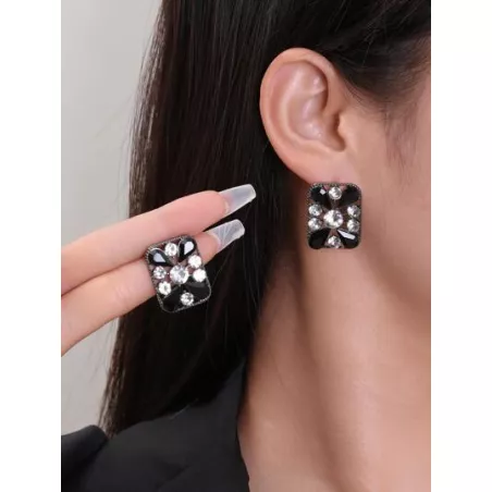 Pendientes de tachuela con diseño de diamante de imitación