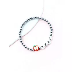 Pulsera con cuenta con diseño de letra