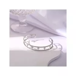 Pulsera abierta con abertura