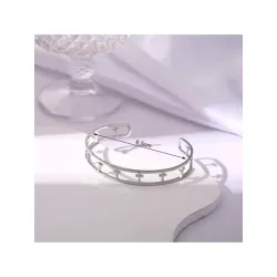 Pulsera abierta con abertura