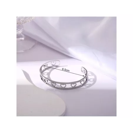 Pulsera abierta con abertura