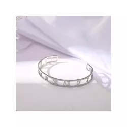 Pulsera abierta con abertura