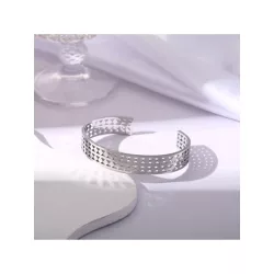 Pulsera abierta con abertura