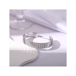 Pulsera abierta con abertura