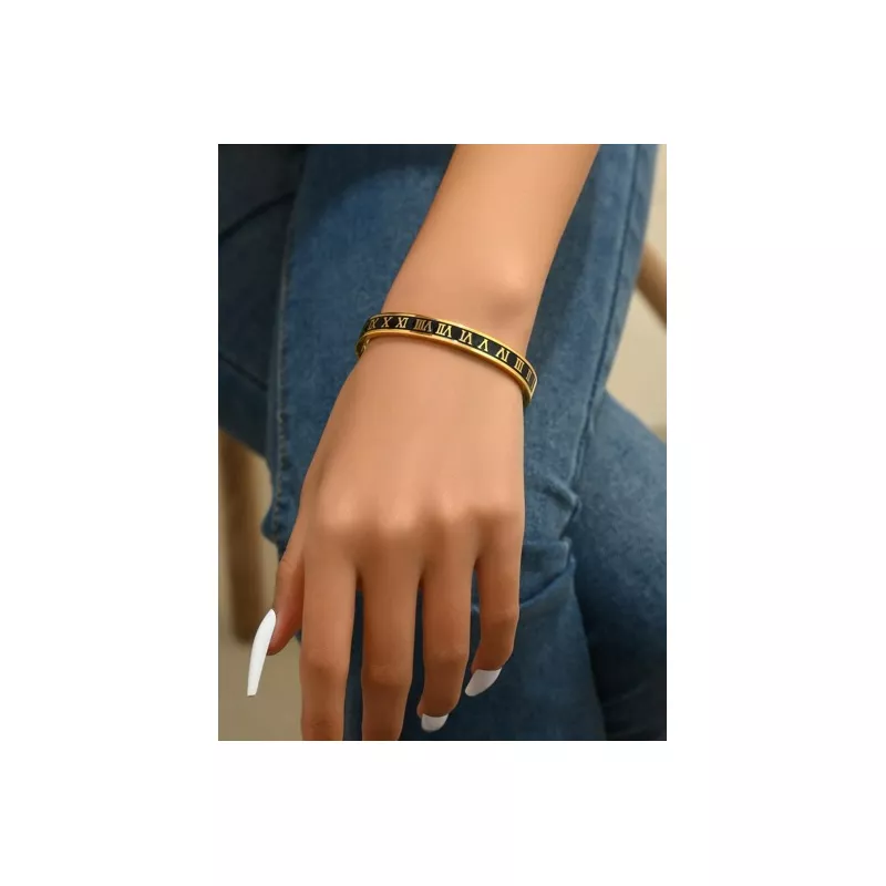 Brazalete con diseño de números romanos