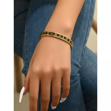 Brazalete con diseño de números romanos