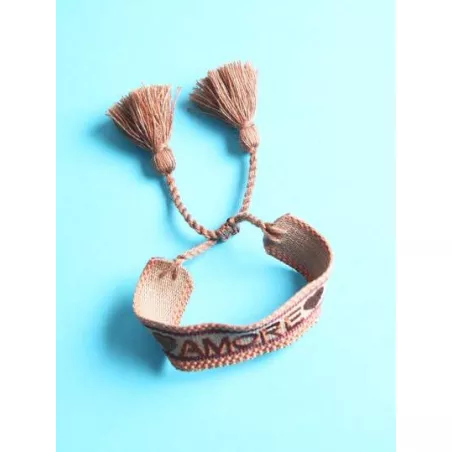 Pulsera con bordado de letra con diseño de fleco