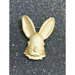 Broche con diseño de conejo