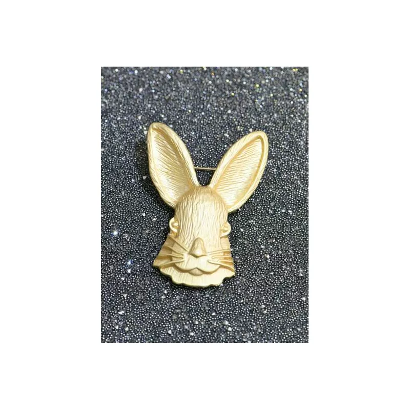 Broche con diseño de conejo