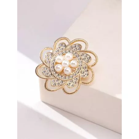 Broche a la moda y elegante con forma de flor hueca con incrustaciones de perlas de imitación y diamantes de imitación para ropa