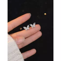 Pendientes de tachuela zirconia cúbica con mariposa plata