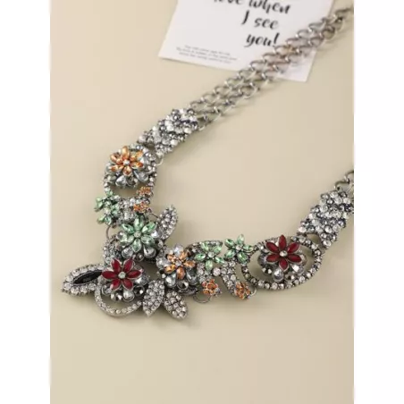 Collar con diamante de imitación con diseño de flor