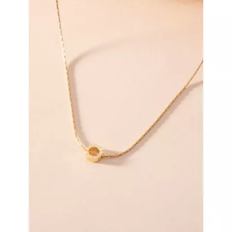 Collar con textura de metal con diseño redondo