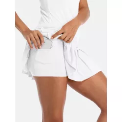 Vestido deportivo bajo fruncido con shorts