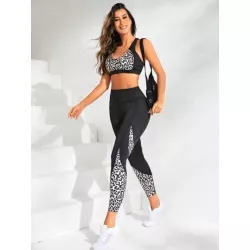 Conjunto deportivo con estampado de leopardo