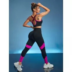 Conjunto deportivo de color combinado de espalda con tira cruzada