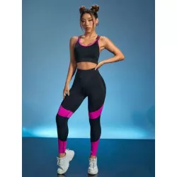 Conjunto deportivo de color combinado de espalda con tira cruzada