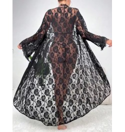 Bata con cinturón con encaje floral