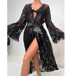 Bata con cinturón con encaje floral