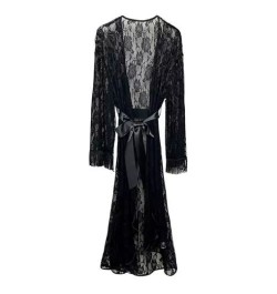 Bata con cinturón con encaje floral