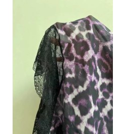 Mono de tirantes con estampado de leopardo con encaje en contraste
