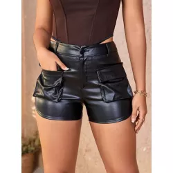 Shorts con bolsillo con solapa cuero PU