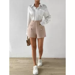 SHEIN Essnce Shorts con diseño de botón