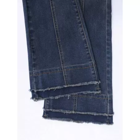 Jeans unicolor pierna amplia bajo crudo