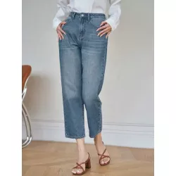 Jeans unicolor con bolsillo oblicuo sin cinturón