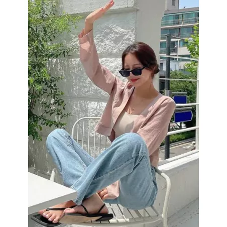 Cazadora crop unicolor con botón delantero