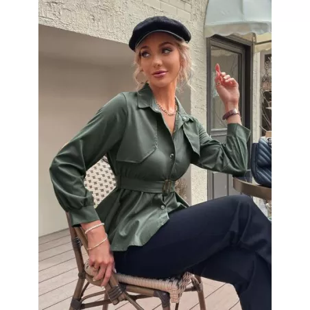 Gabardina bajo peplum con cinturón