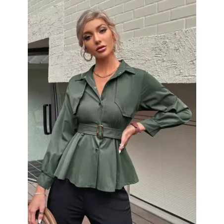 Gabardina bajo peplum con cinturón