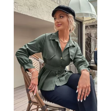 Gabardina bajo peplum con cinturón