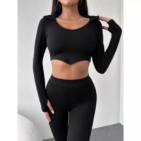 Camiseta crop unicolor agujeros para pulgares & Leggings