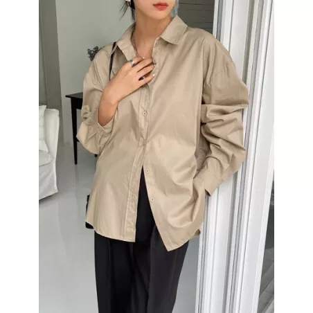 Camisa amplia unicolor de hombros caídos con botón