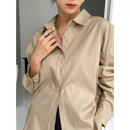 Camisa amplia unicolor de hombros caídos con botón