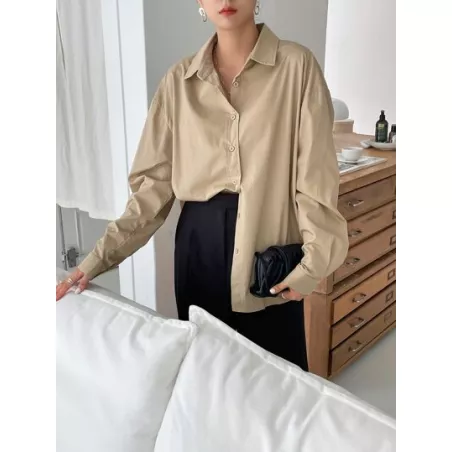 Camisa amplia unicolor de hombros caídos con botón