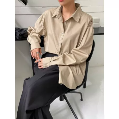 Camisa amplia unicolor de hombros caídos con botón