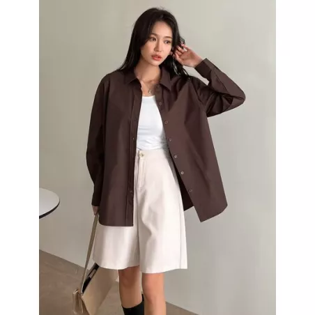 Camisa amplia unicolor de hombros caídos con botón