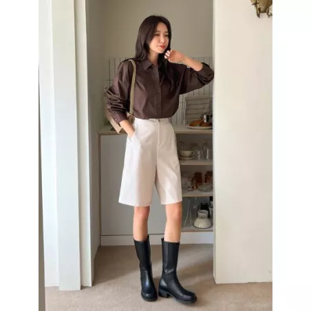 Camisa amplia unicolor de hombros caídos con botón