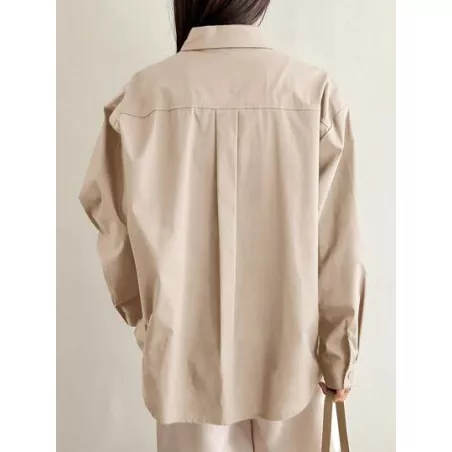 Camisa amplia unicolor de hombros caídos con botón