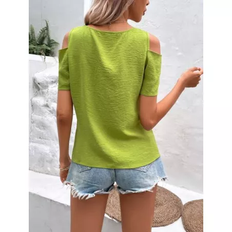 Blusa de hombros descubiertos con botón falso