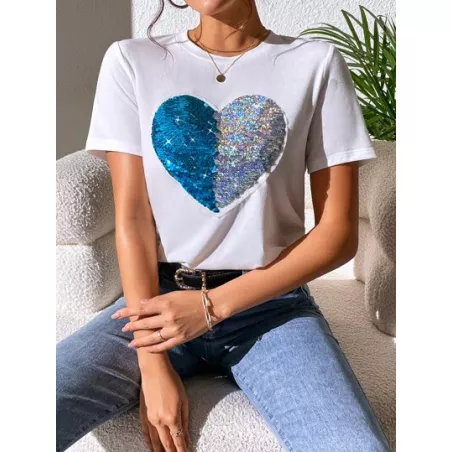 Camiseta con patrón de corazón con lentejuela en contraste