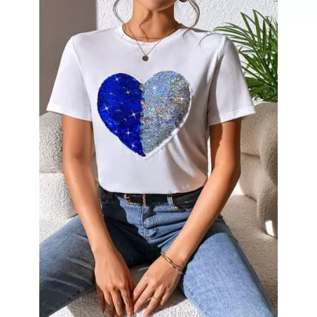 Camiseta con patrón de corazón con lentejuela en contraste