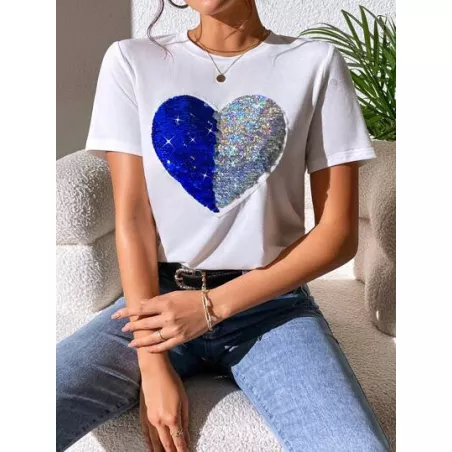 Camiseta con patrón de corazón con lentejuela en contraste