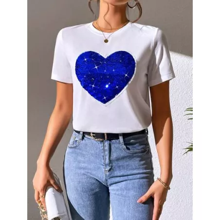 Camiseta con patrón de corazón con lentejuela en contraste