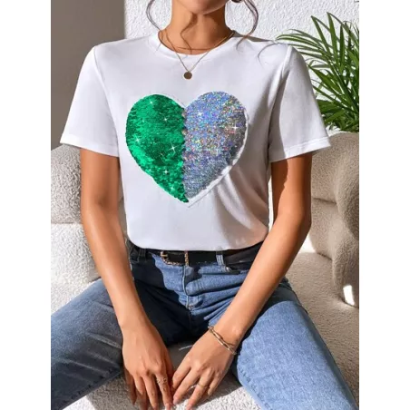 Camiseta con patrón de corazón con lentejuela en contraste